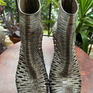 STRATEGIA Metallic Woven Ankle Boots